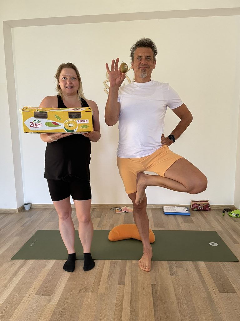 Produktproben im Yomavital Yogastudio 4 kiwi 2 768x1024 1